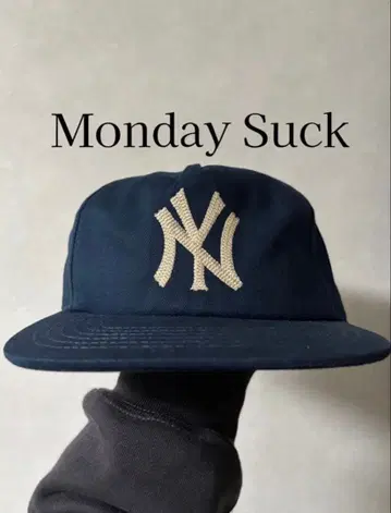 Monday Suck 미사용 새상품 네이비