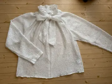 화이트 리본 포함 긴팔 셔츠 M