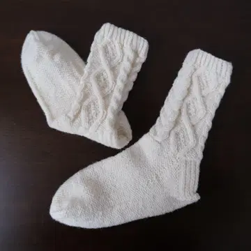 손뜨개질 양말 아란의 양말 아이보리