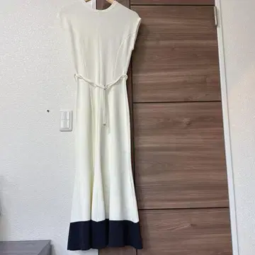 CELFORD 슬리브리스 롱 원피스 아이보리/네이비