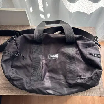 THRASHER 블랙 보스턴 백