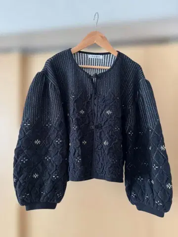 tyn.TGOR Tgor 플라워 비즈 퀼팅 가디건