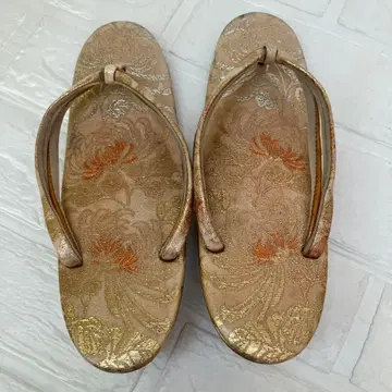 꽃무늬 조리 골드 컬러와 오렌지