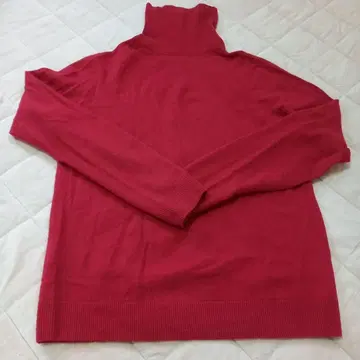 핑크색 캐시미어 터틀넥