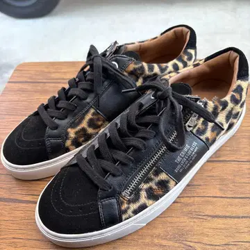 중고 클라이미 표범 무늬 스니커즈 27cm