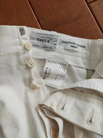 YAECA 화이트 와이드 테이퍼드 치노 팬츠