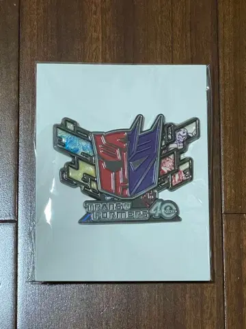 트랜스포머 40주년 기념 로고 배지
