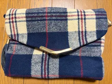 체크 무늬 숄더백