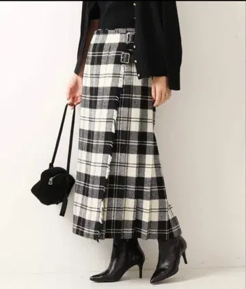 오닐 오브 더블린 화이트 블랙 체크 스커트