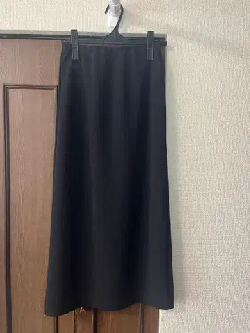 [새상품] LOUNIE 타이트 롱 스커트 블랙