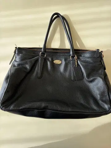 블랙 가죽 핸드백 지퍼 포함