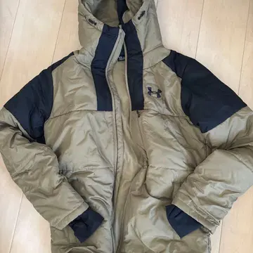 언더 아머 후드 부착 다운 자켓