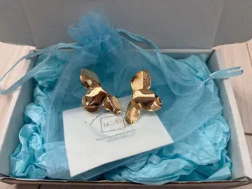 골드 꽃 모양 귀걸이 기프트 박스 포함