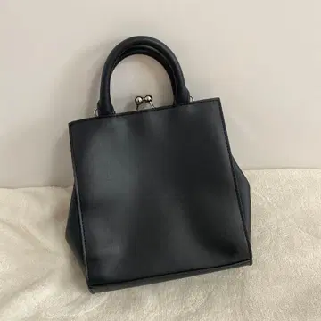 AZUL 아줄 블랙 토트백 합성 피혁