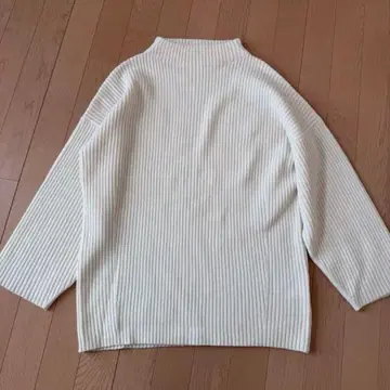 맥피 아이보리 리브 하이넥 스웨터