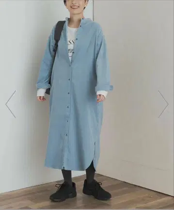 어반 리서치 도어스 스카이블루 긴팔 셔츠 원피스
