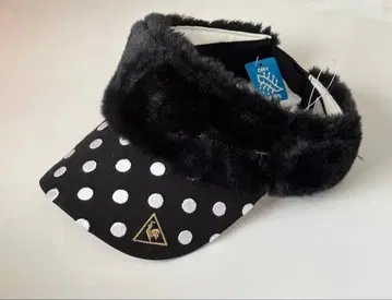 르꼬끄 스포르티브 퍼 달린 바이저 새상품