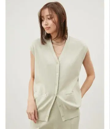 미라 오웬 라이트 그린 니트 베스트 버튼 포함 V넥