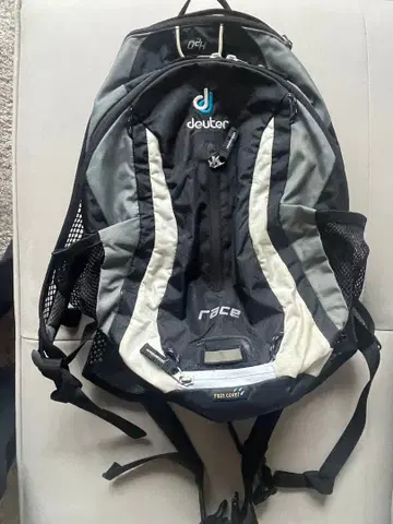 deuter Race 백팩 블랙/그레이