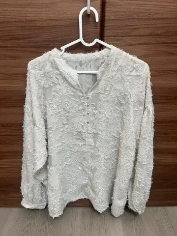 화이트 플라워 시어 긴팔 블라우스