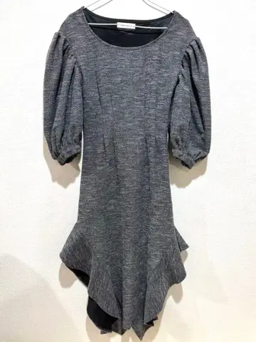 melt the lady 그레이 퍼프 슬리브 플레어 밑단 원피스