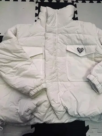 hotter than hell 화이트 다운 자켓