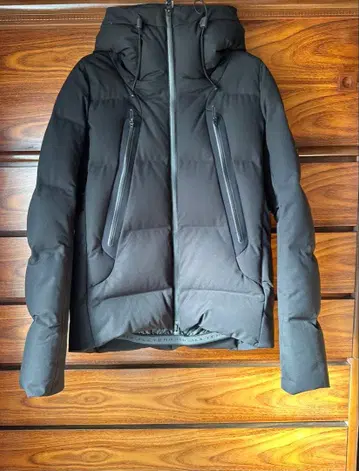 데상트 얼터레인 마운테니아 (개런티 카드 부속) 블랙 S