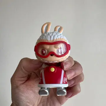 Labubu 코카콜라 토끼 피규어 스노우모빌 포함