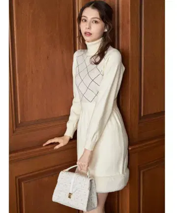 tocco closet 밑단 퍼 포함 터틀넥 자카드 니트 원피스