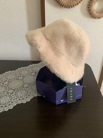 TRUGE 베이지 퍼 버킷햇