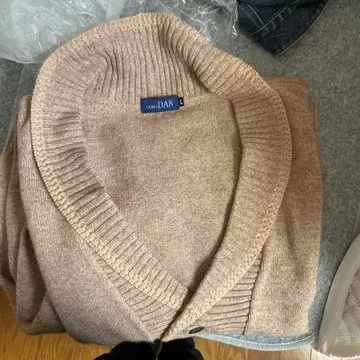 베이지 숄카라 스웨터