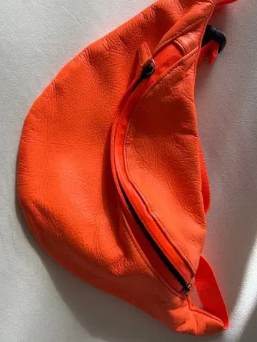 KUBERA 오렌지 바디백