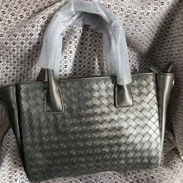 메탈릭 그레이 뜨개질 토트백