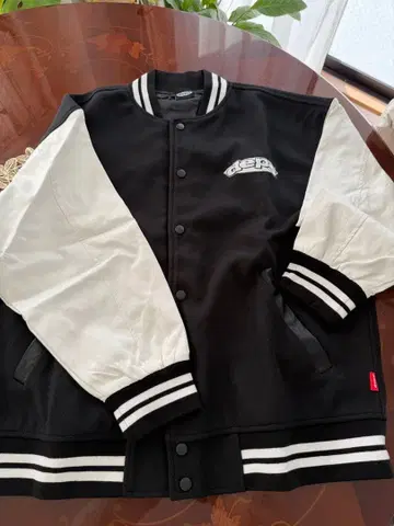 deps 바시티 자켓 블랙/화이트