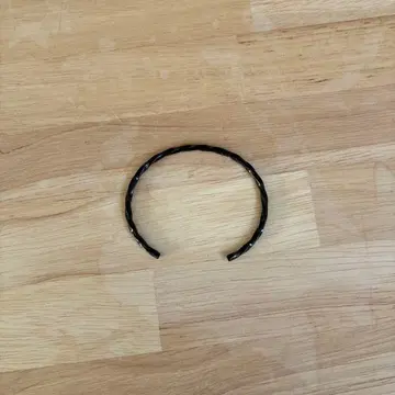 블랙 트위스트 디자인 뱅글