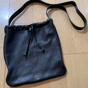 A.P.C. 아페쎄 가죽 숄더백 블랙