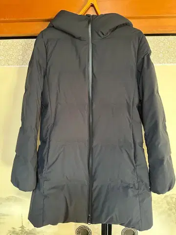 UNIQLO 심리스 다운 코트 M 사이즈