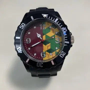 멀티 컬러 디자인 아날로그 손목시계 (정크제품)