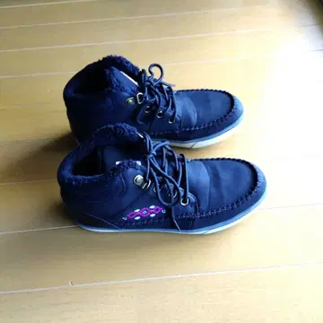 티티카카 블랙 퍼 포함 스니커즈