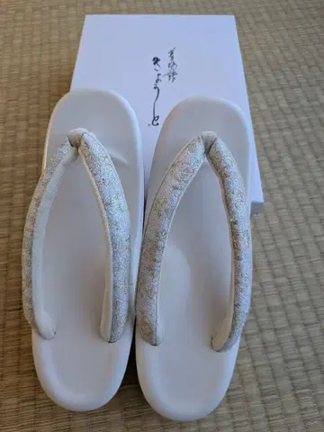 아식스 조리 M 사이즈 화이트 예복부터 캐주얼까지