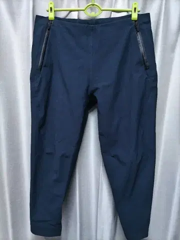 데상트 얼터레인 릴랙스핏 스트레치 팬츠 네이비