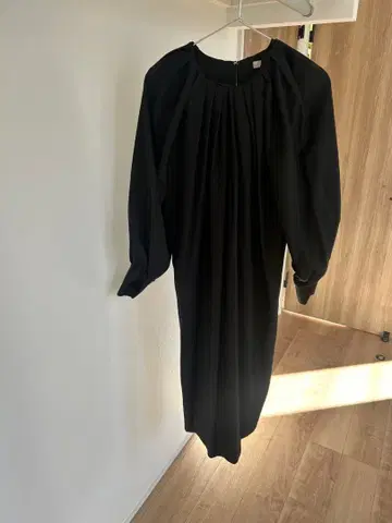 블랙 플리츠 원피스 긴팔 BEAMS