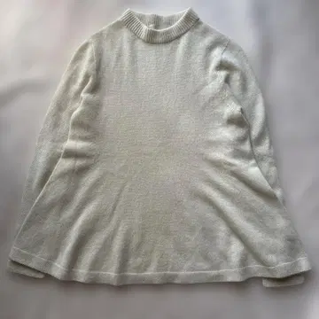 UNTITLED 아이보리 플레어 니트 사이즈 2 캐시미어 100%