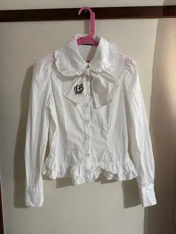 Peacenow 프릴 리본 포함 셔츠