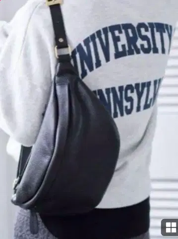 FRAMeWORK 오우렌티 블랙 가죽 바디백