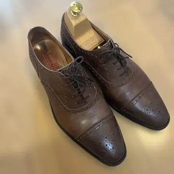 브라운 윙팁 가죽 신발