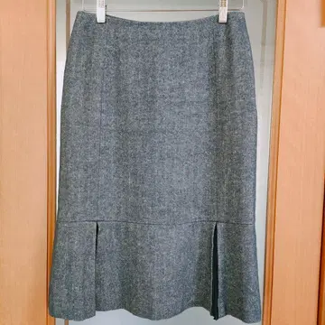 [ Chalet Blanc ] 블루 계열 헤링본 절개 플리츠 스커트