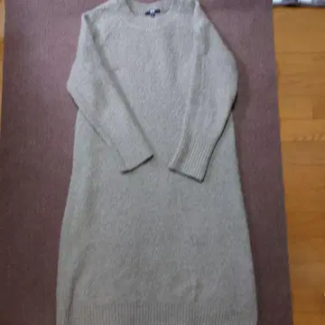 시착만 한 유니클로 부클 니트 원피스 베이지 L