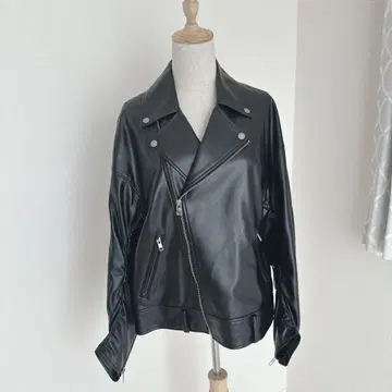 gyda 제이다 블랙 라이더 자켓