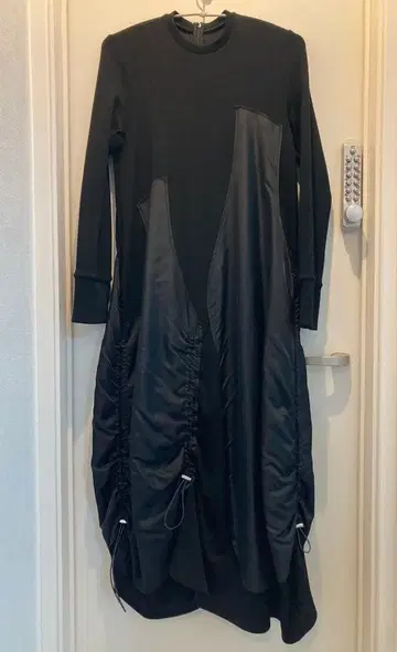 언쓰리 도킹 원피스 블랙 UN3D